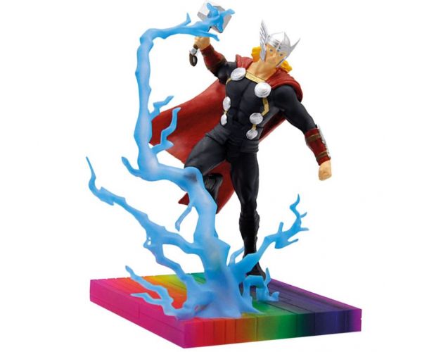 Bosszúállók Thor 13cm-es játékfigura talapzattal- Bullyland