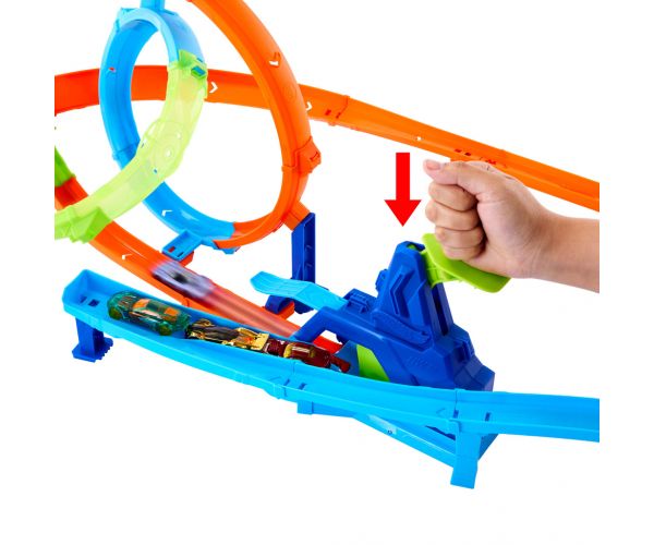 Hot Wheels: Set de pistă pentru cascadorii cu dublă buclă - Mattel