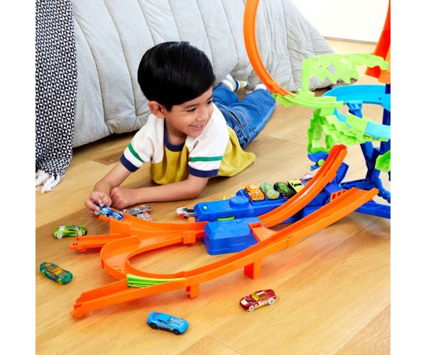 Hot Wheels Stunt Tracks: Ütközés a levegőben pályaszett kisautóval – Mattel