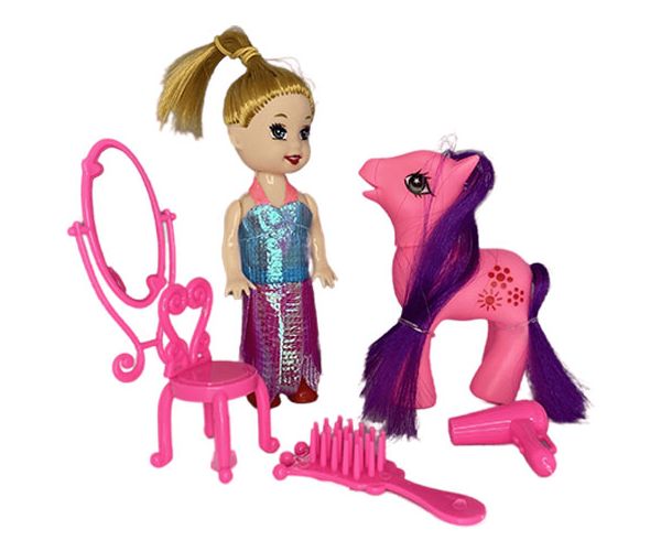 Katie: Păpușa Sandra cu ponei roz si accesorii de coafura 10cm