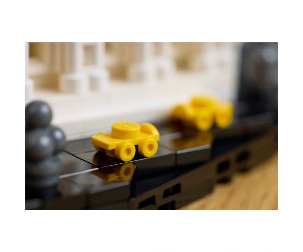 LEGO® Architecture: New York – Mărul cel Mare (21066)