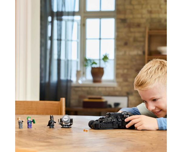 LEGO® Batman: Batman™ Tumbler vs. Kétarc™ és Joker™ (76303)