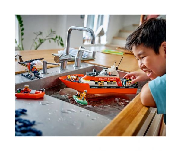 LEGO® City: Barca de salvare a gărzilor de coastă și elicopter (60504)