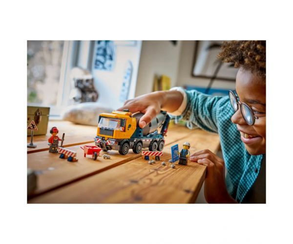 LEGO® City: Camion betonieră (60478)