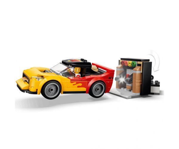 LEGO® City: Pizzerie cu vehicule de livrare (60496)