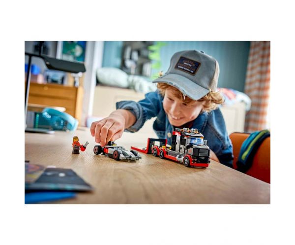LEGO® City: camion F1® cu o mașină de curse Audi F1® (60493)