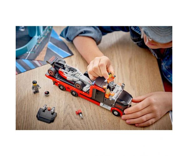 LEGO® City: camion F1® cu o mașină de curse Audi F1® (60493)