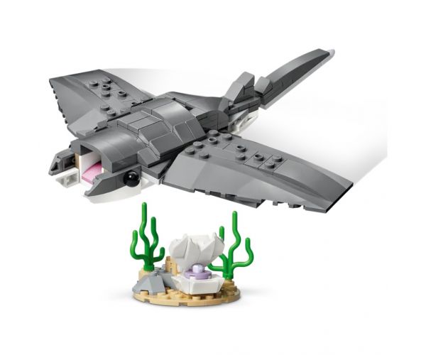 LEGO® Creator: Rechin periculos cu un cufăr de comori (31381)