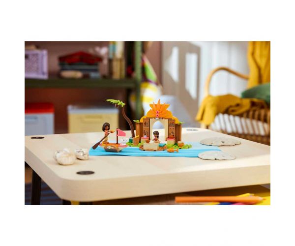 LEGO® Disney™: Casă de sat și plută (43282)