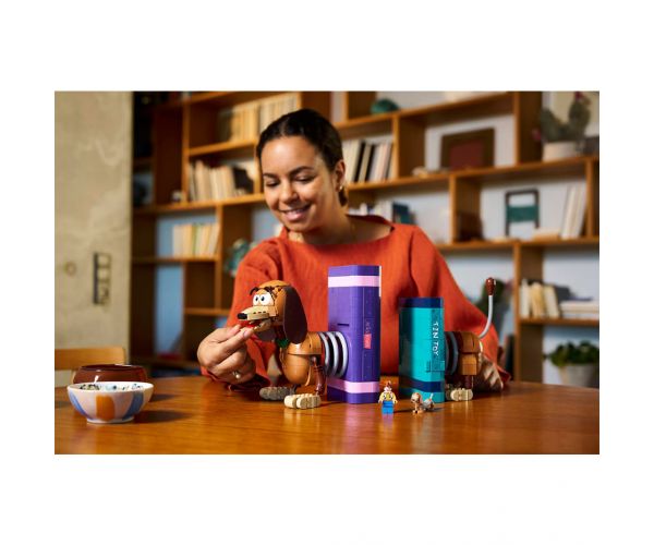 LEGO® Disney™ Toy Story: Suport pentru cărți Slinky Dog (43301)