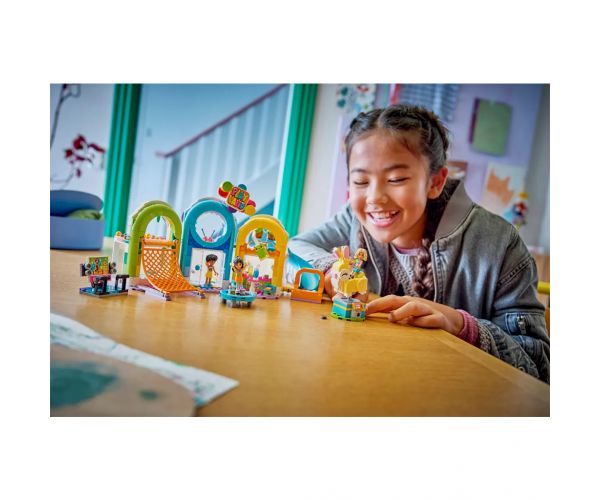 LEGO® Friends: Casă de joacă veselă (42686)