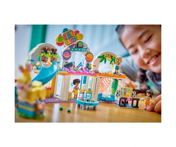 LEGO® Friends: Casă de joacă veselă (42686)