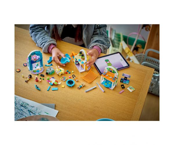 LEGO® Friends: Casă de joacă veselă (42686)