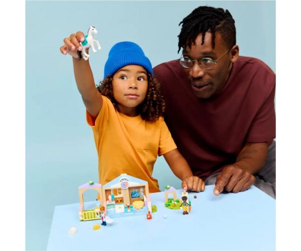 LEGO® Friends: Clinica pentru animale (42696)