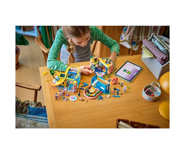 LEGO® Friends: Clubul din Heartlake City (42689)