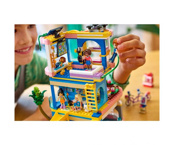 LEGO® Friends: Clubul din Heartlake City (42689)