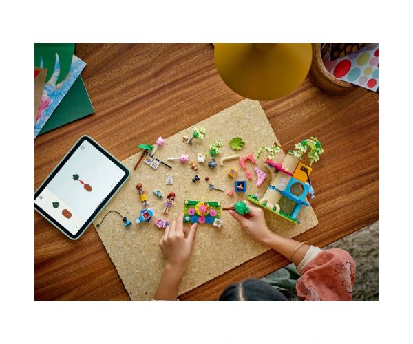 LEGO® Friends: Születésnapi cicazsúr és lombház cicáknak (42666)