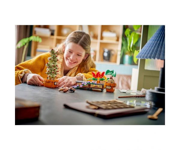LEGO® Harry Potter™: Plantele din ora de Herbologie de la Hogwarts™ (76474)