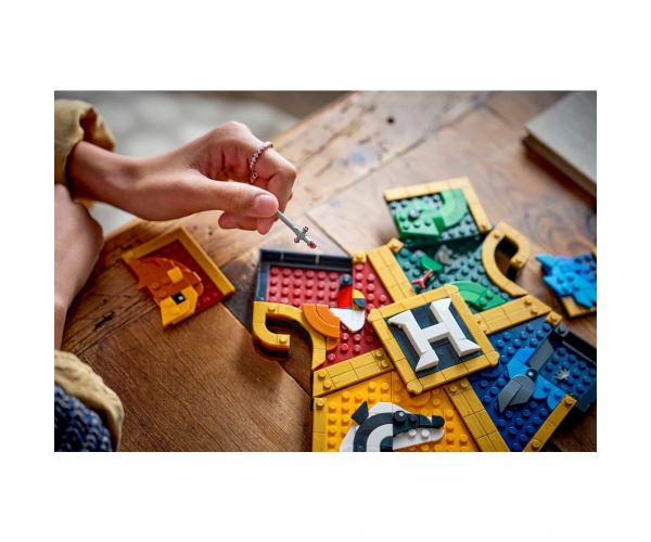 LEGO® Harry Potter™: Stemă Hogwarts™ (76462)