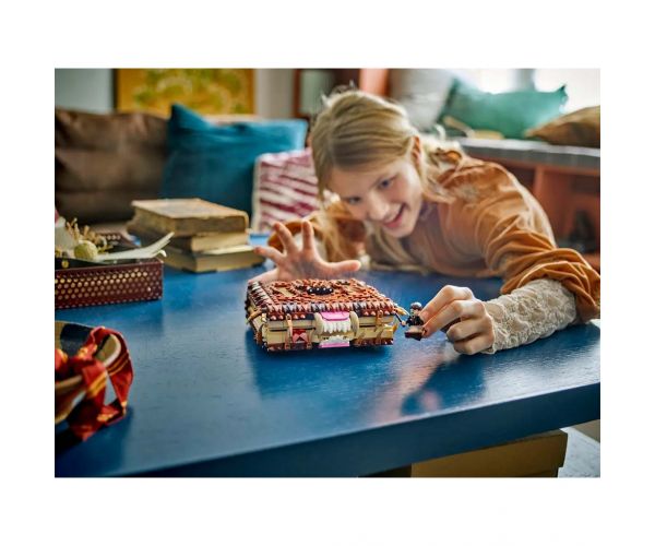 LEGO® Harry Potter: Cartea Monștrilor Monstruoși (76449)