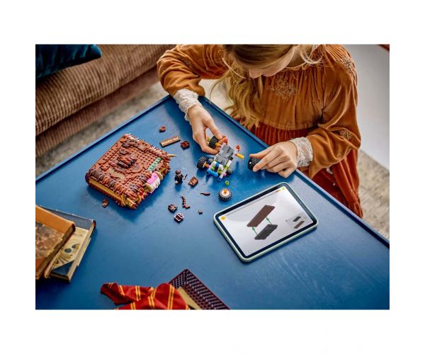 LEGO® Harry Potter: Cartea Monștrilor Monstruoși (76449)