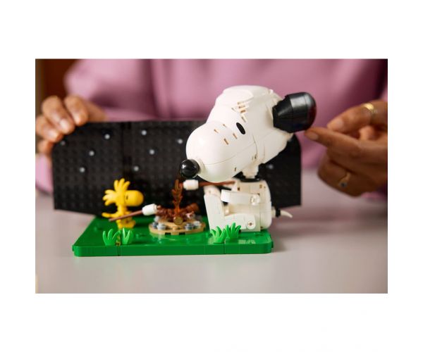 LEGO® Ideas: Peanuts: Căsuța lui Snoopy (21368)