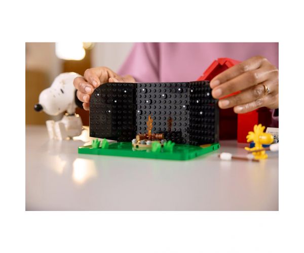 LEGO® Ideas: Peanuts: Căsuța lui Snoopy (21368)