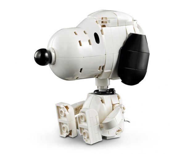 LEGO® Ideas: Peanuts: Căsuța lui Snoopy (21368)