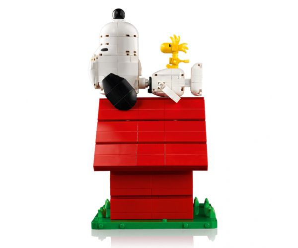 LEGO® Ideas: Peanuts: Căsuța lui Snoopy (21368)