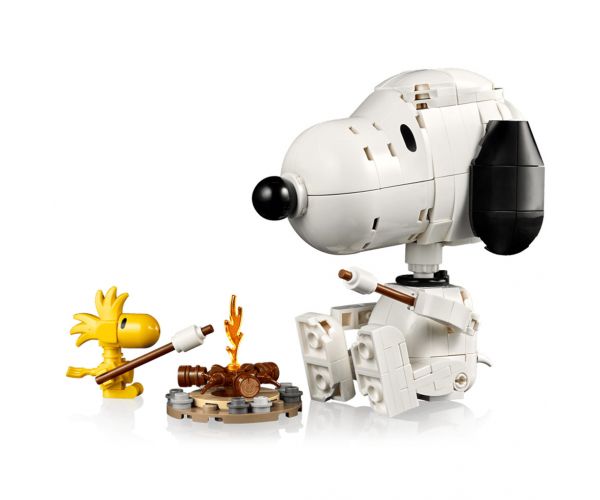 LEGO® Ideas: Peanuts: Căsuța lui Snoopy (21368)