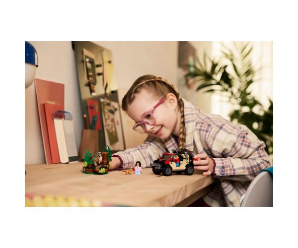 LEGO® Jurassic World: Evadarea cu vehiculul de teren de raptor (76972)