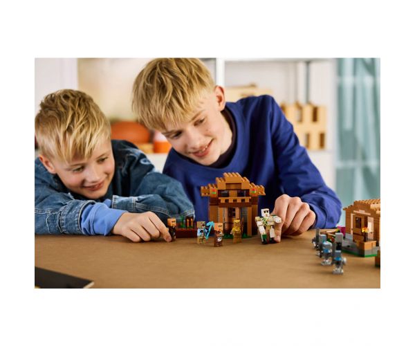 LEGO® Minecraft: Atacul invocatorului în sat (21596)