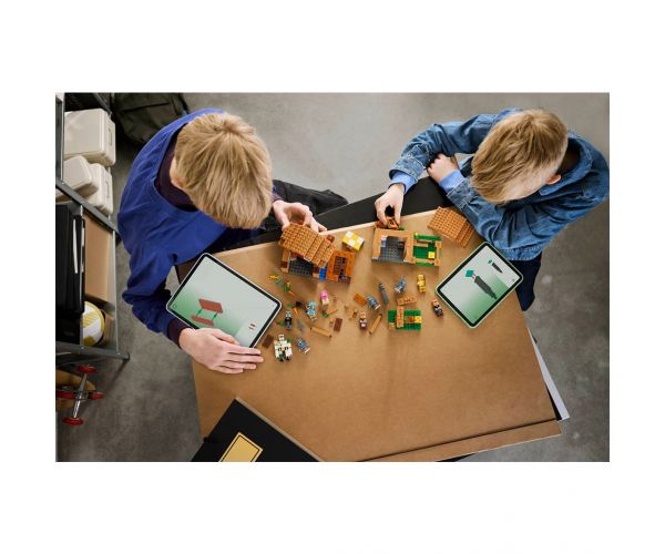 LEGO® Minecraft: Atacul invocatorului în sat (21596)