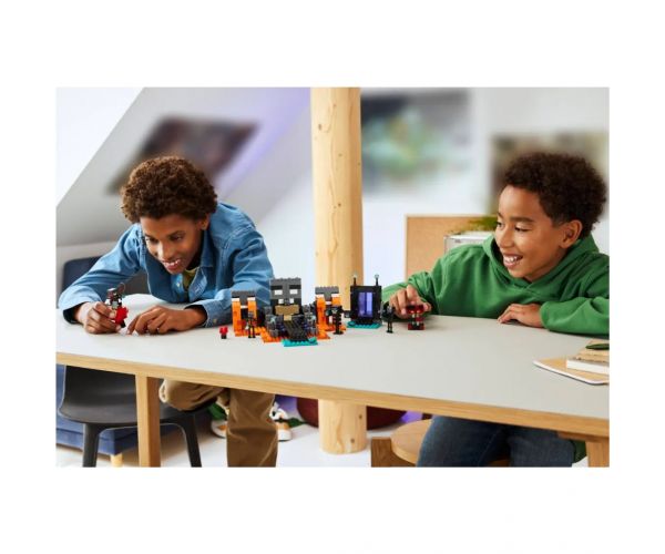 LEGO® Minecraft: Lupta cu Witherii (21590)