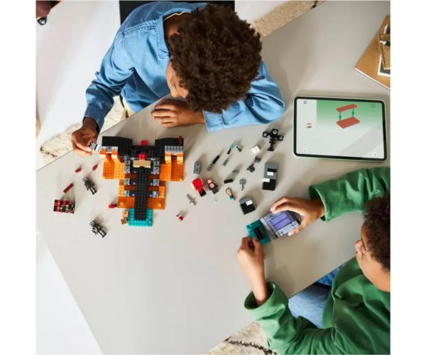LEGO® Minecraft: Lupta cu Witherii (21590)