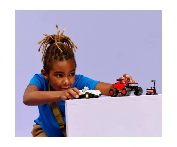 LEGO® Sonic the Hedgehog™: Mașina lui Silver împotriva monster truck-ului lui Knuckles (77118)
