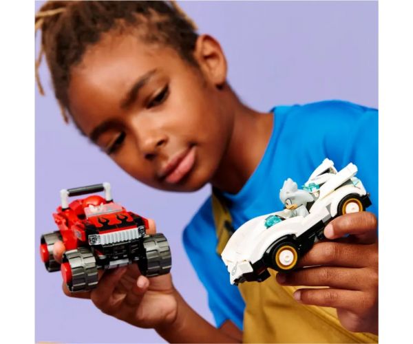 LEGO® Sonic the Hedgehog™: Mașina lui Silver împotriva monster truck-ului lui Knuckles (77118)