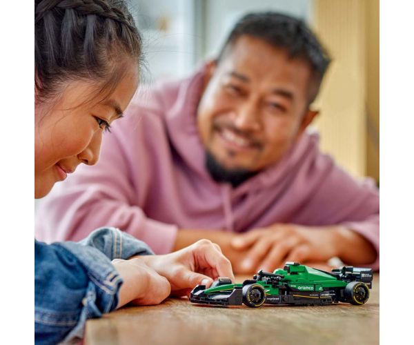 LEGO® Speed Champions: Mașina de curse Aston Martin Aramco F1® AMR24 (77245)