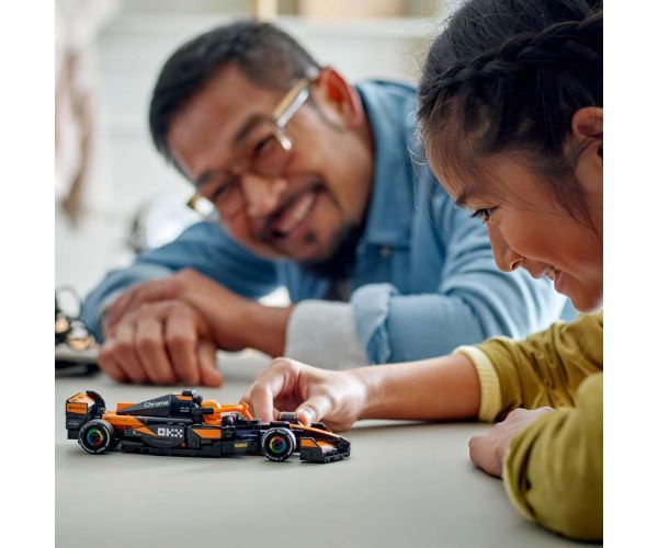 LEGO® Speed Champions: Mașina de curse McLaren F1® Team MCL38 (77251)