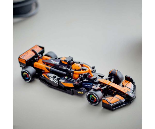 LEGO® Speed Champions: Mașina de curse McLaren F1® Team MCL38 (77251)