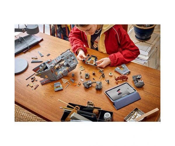 LEGO® Star Wars™: Sandcrawler Offworld și Mudhorn (75453)