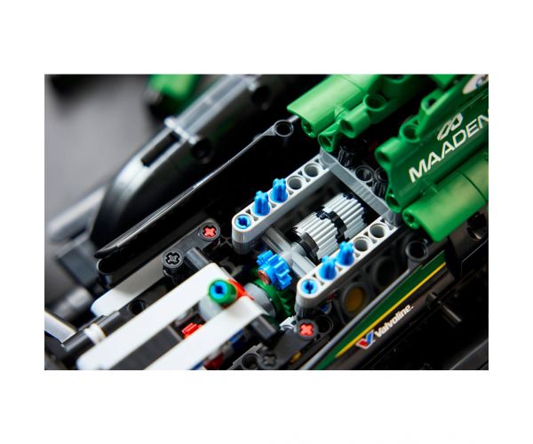 LEGO® Technic: Aston Martin Aramco AMR25 F1® mașină (42240)