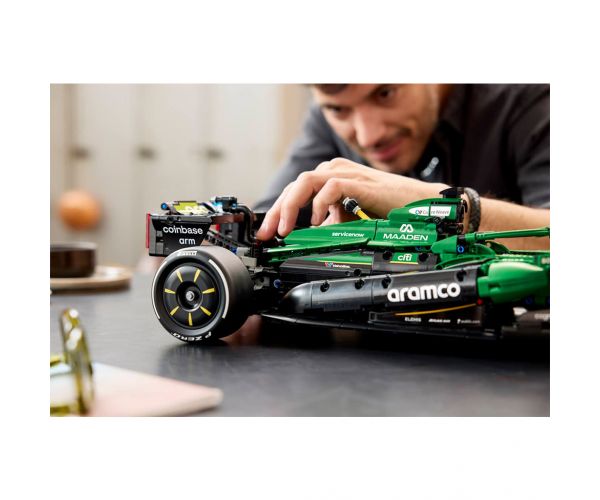 LEGO® Technic: Aston Martin Aramco AMR25 F1® mașină (42240)