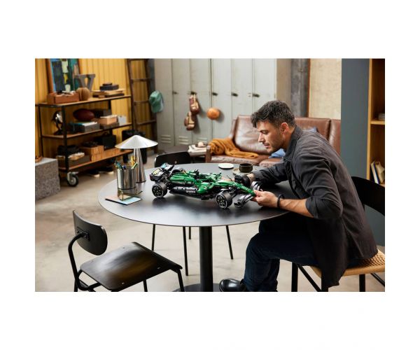 LEGO® Technic: Aston Martin Aramco AMR25 F1® mașină (42240)