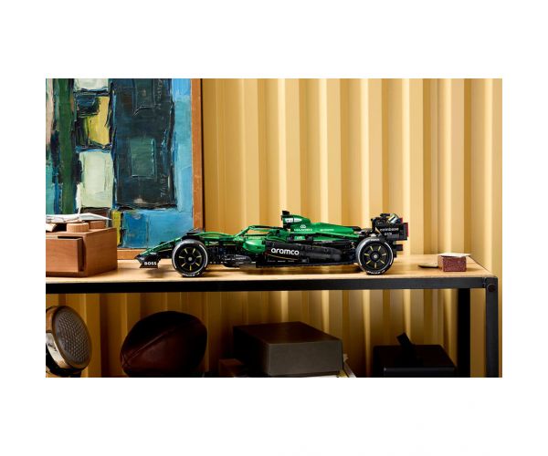 LEGO® Technic: Aston Martin Aramco AMR25 F1® mașină (42240)