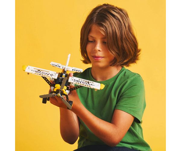 LEGO® Technic: Kisrepülő (42198)
