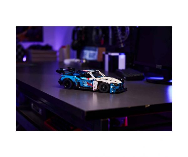 LEGO® Technic: BMW M4 GT3 EVO mașină de curse (42226)