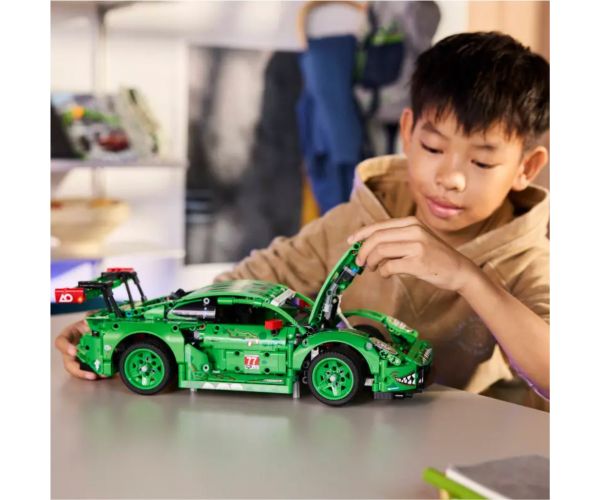 LEGO® Technic: Mașina Porsche 911 GT3 R REXY AO Racing (42224)