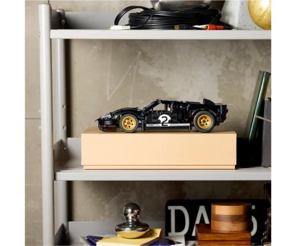 LEGO® Technic: Mașina de curse Ford GT40 MKII din 1966 (42223)