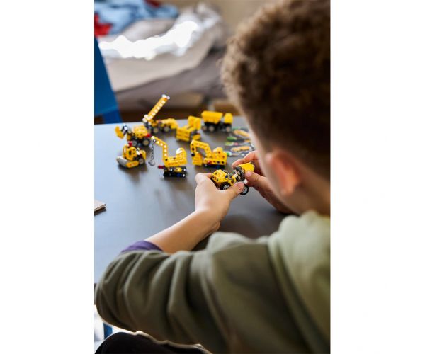 LEGO® Technic: Mini utilaje de construcții (42233)